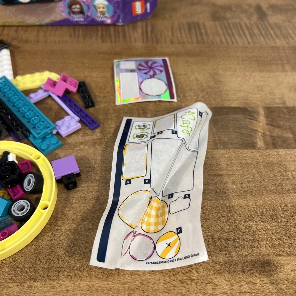 LEGO Friends - Heartlake City Organic Café - 41444 & Magical Acrobatics 41686